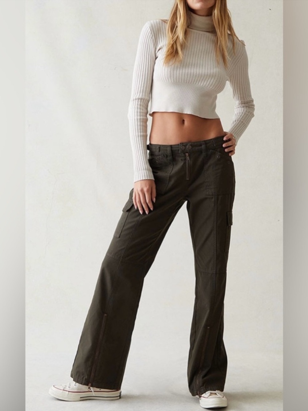Pacsun Low Rise Flare Cargo Pants w Zippers & Waist Cincher in Dark Olive. Sz 27